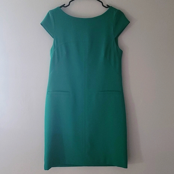 💥VINCE CAMUTO💥 SIZE 6 💥GREEN DESIGNER 👗 DRESS 💥 FRONT POCKETS 😍 💥 - Picture 3 of 5